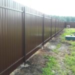 Забор шоколадного цвета двусторонний из профнастила
